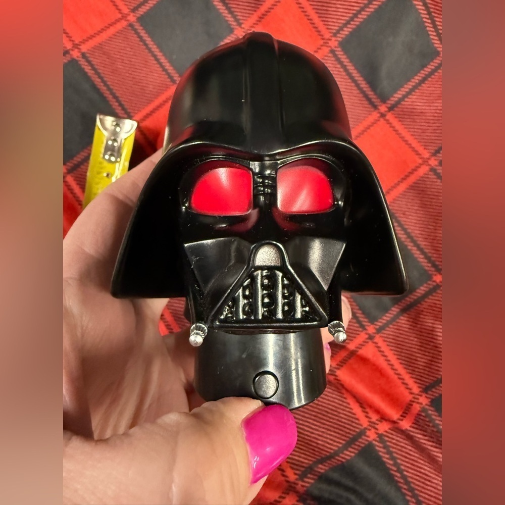 Hallmark Black and Red Light up Darth Vader Mask Christmas Holiday Ornament NEW